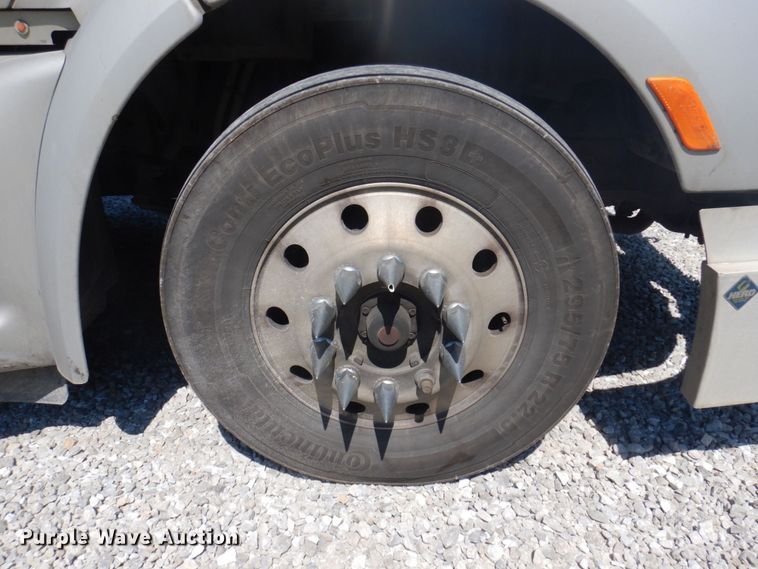 image for item DP5639 2015 Peterbilt 579  semi truck