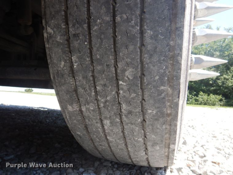 image for item DP5639 2015 Peterbilt 579  semi truck