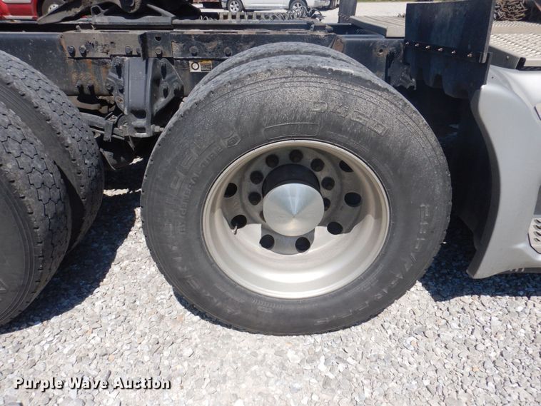 image for item DP5639 2015 Peterbilt 579  semi truck