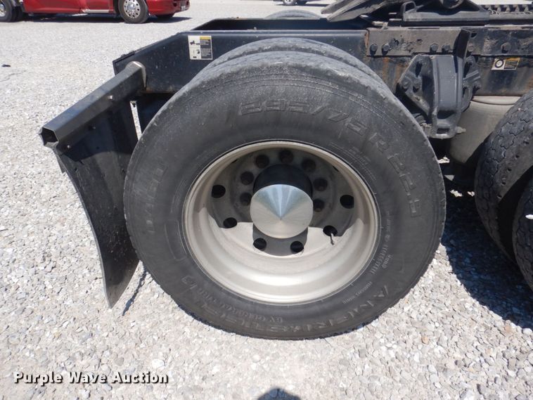 image for item DP5639 2015 Peterbilt 579  semi truck