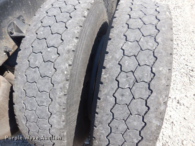 image for item DP5639 2015 Peterbilt 579  semi truck