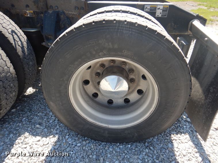 image for item DP5639 2015 Peterbilt 579  semi truck