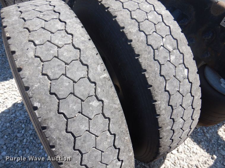 image for item DP5639 2015 Peterbilt 579  semi truck