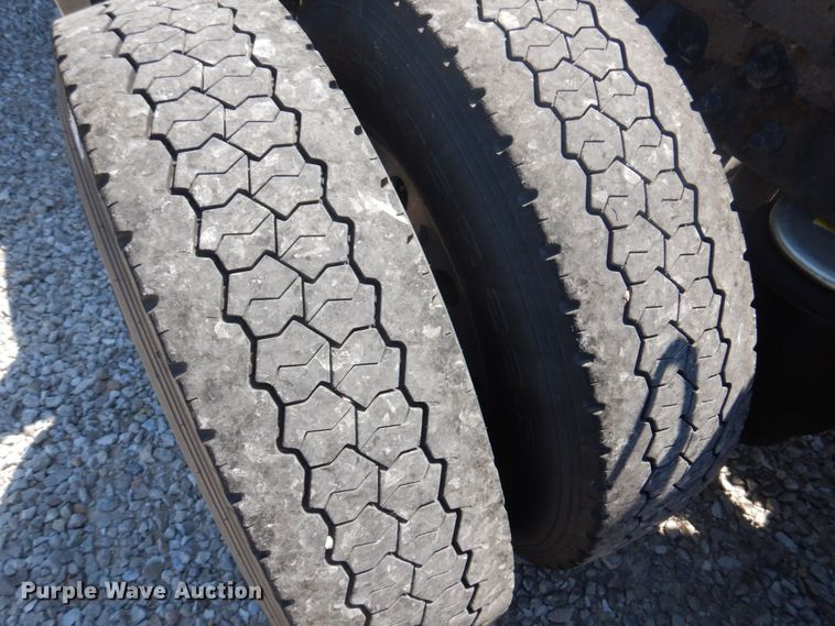 image for item DP5639 2015 Peterbilt 579  semi truck