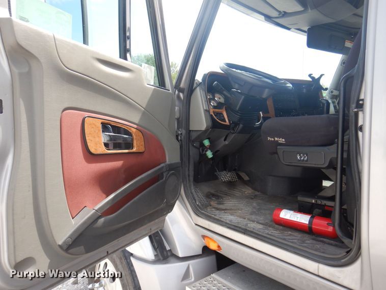 image for item DP5645 2014 International ProStar 122  semi truck