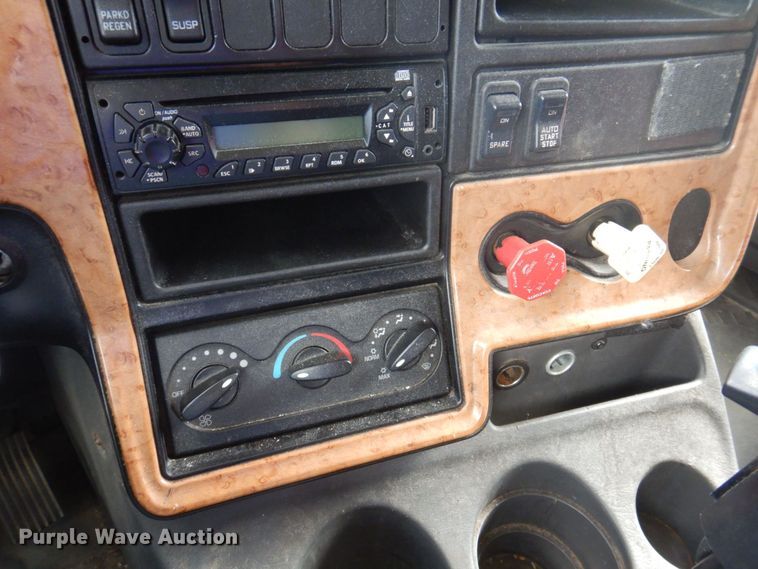 image for item DP5645 2014 International ProStar 122  semi truck