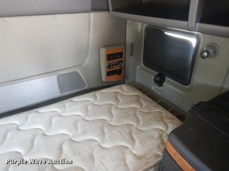 image for item DP5645 2014 International ProStar 122  semi truck