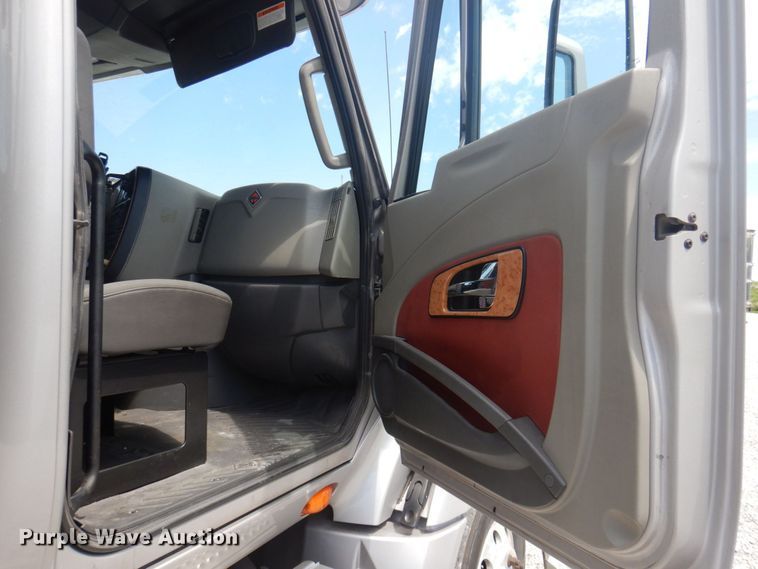 image for item DP5645 2014 International ProStar 122  semi truck