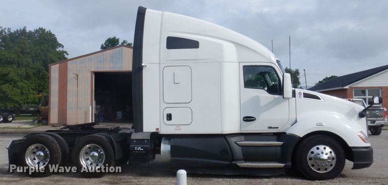 image for item DP5649 2016 Kenworth T680  semi truck