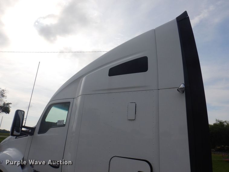 image for item DP5649 2016 Kenworth T680  semi truck