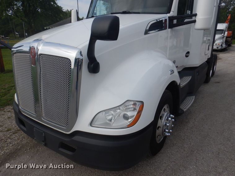 image for item DP5649 2016 Kenworth T680  semi truck