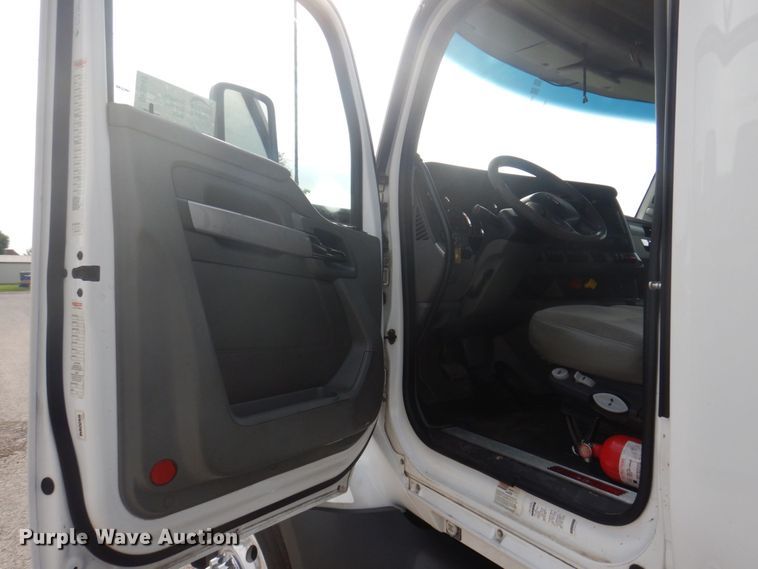 image for item DP5649 2016 Kenworth T680  semi truck