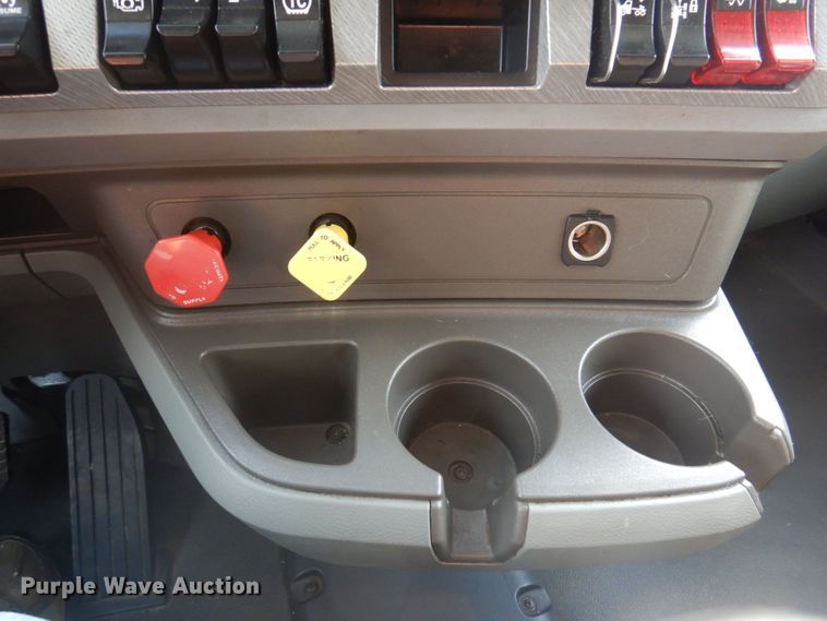 image for item DP5649 2016 Kenworth T680  semi truck