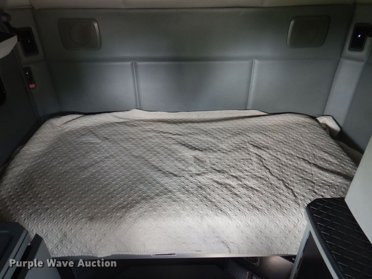 image for item DP5649 2016 Kenworth T680  semi truck