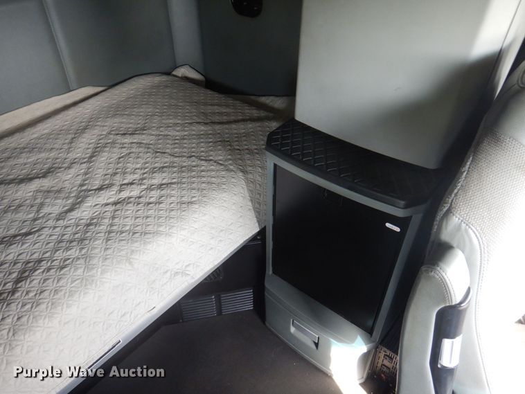 image for item DP5649 2016 Kenworth T680  semi truck