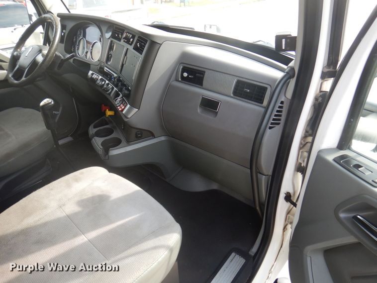 image for item DP5649 2016 Kenworth T680  semi truck