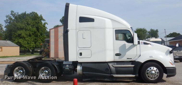 image for item DP5650 2016 Kenworth T680  semi truck