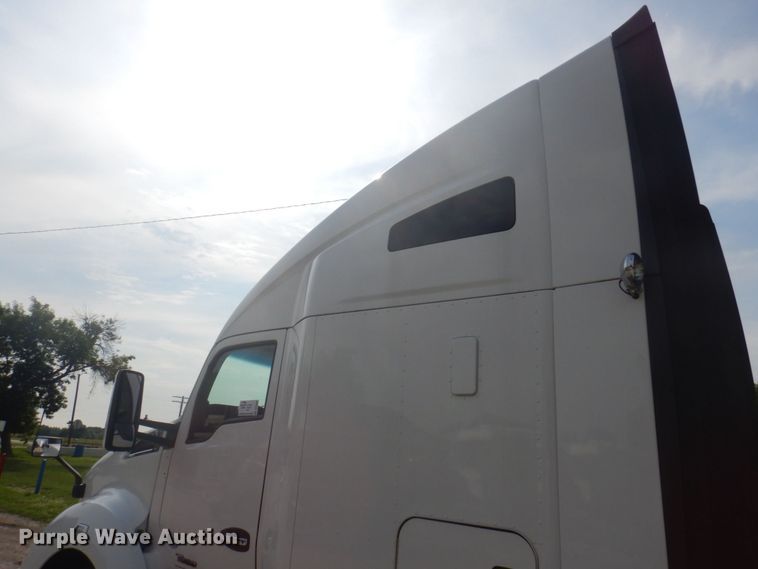 image for item DP5650 2016 Kenworth T680  semi truck