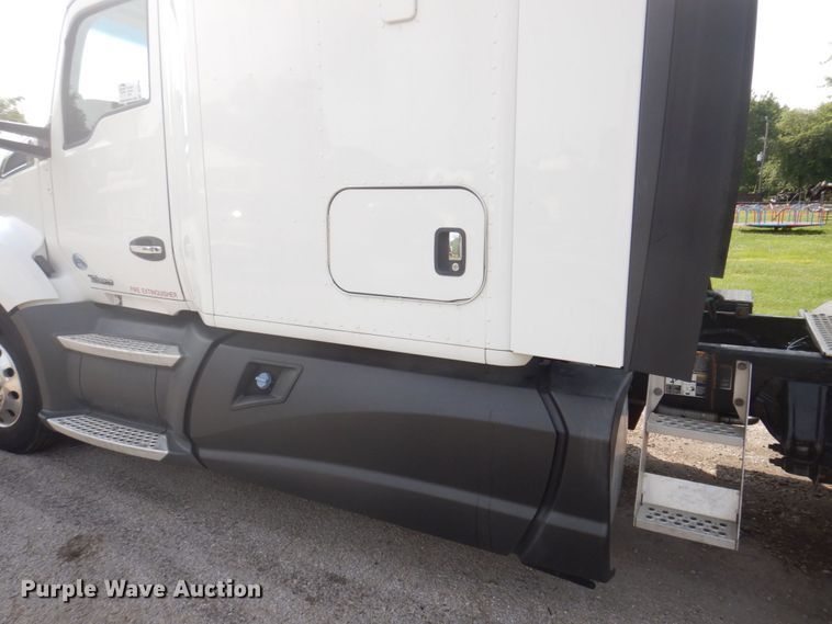 image for item DP5650 2016 Kenworth T680  semi truck