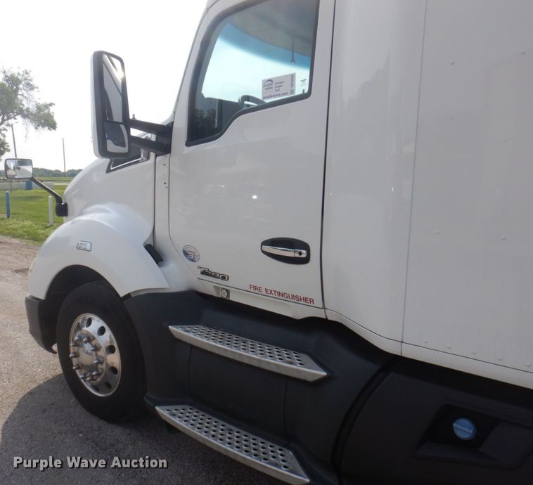 image for item DP5650 2016 Kenworth T680  semi truck