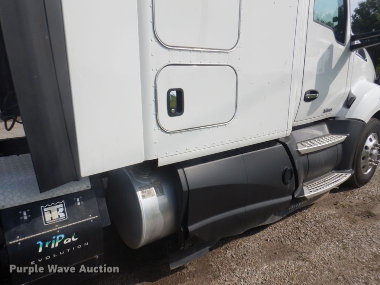 image for item DP5650 2016 Kenworth T680  semi truck