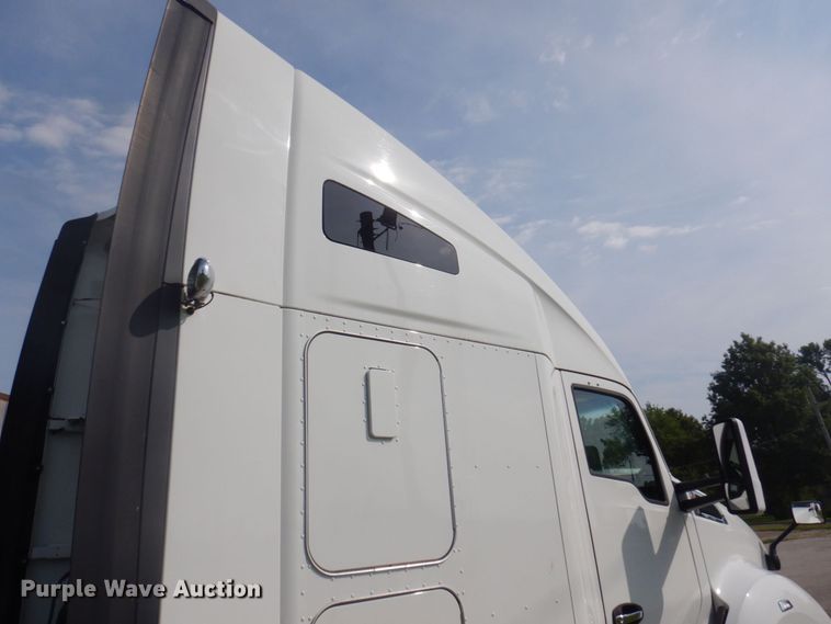 image for item DP5650 2016 Kenworth T680  semi truck