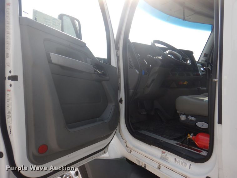 image for item DP5650 2016 Kenworth T680  semi truck