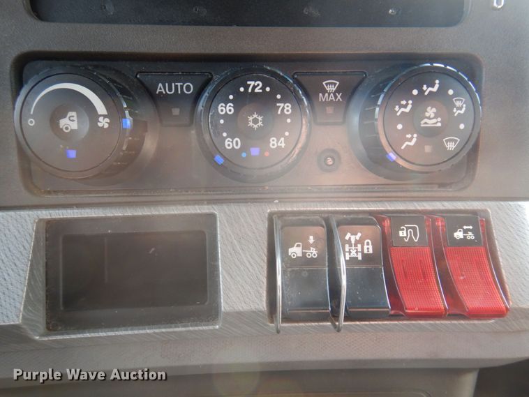 image for item DP5650 2016 Kenworth T680  semi truck