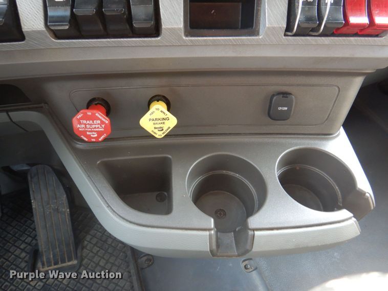 image for item DP5650 2016 Kenworth T680  semi truck