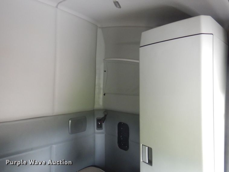 image for item DP5650 2016 Kenworth T680  semi truck