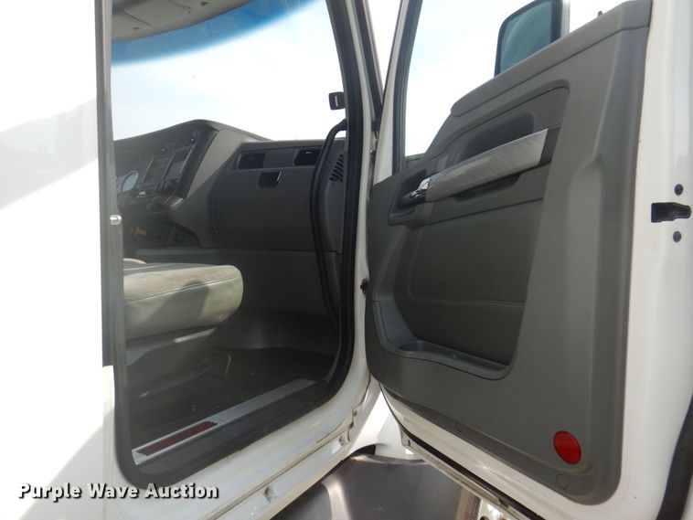 image for item DP5650 2016 Kenworth T680  semi truck