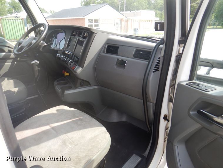 image for item DP5650 2016 Kenworth T680  semi truck