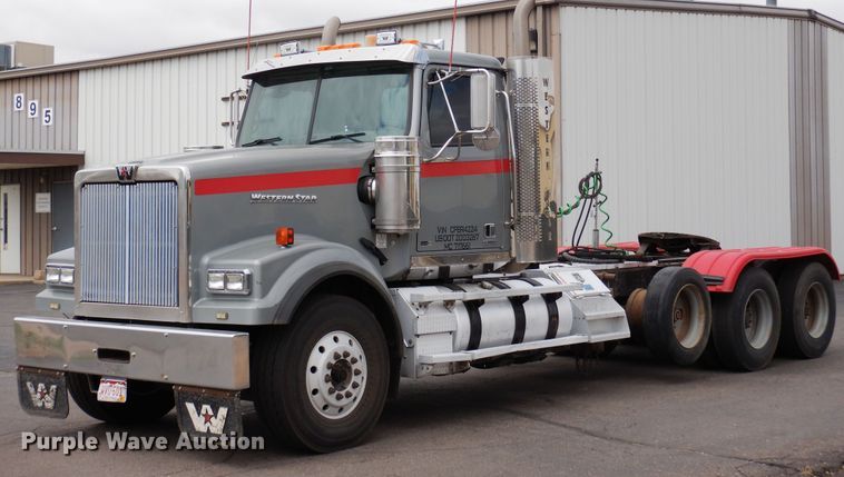 image for item DR1267 2012 Western Star W4900SF  semi truck