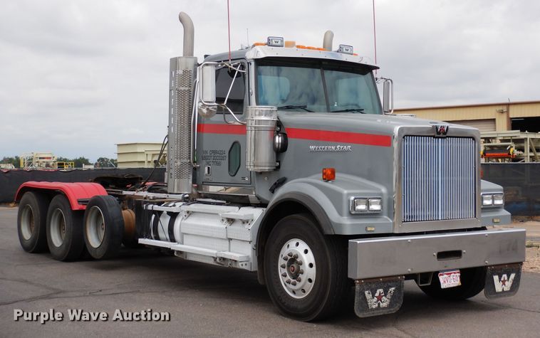 image for item DR1267 2012 Western Star W4900SF  semi truck