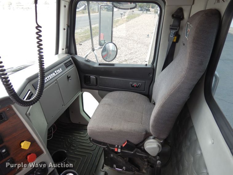 image for item DR1267 2012 Western Star W4900SF  semi truck