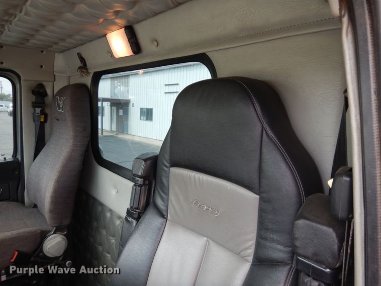 image for item DR1267 2012 Western Star W4900SF  semi truck