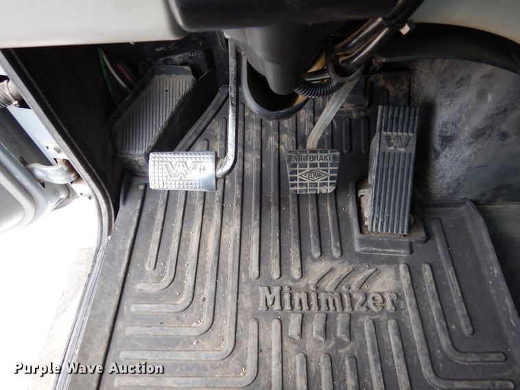 image for item DR1267 2012 Western Star W4900SF  semi truck