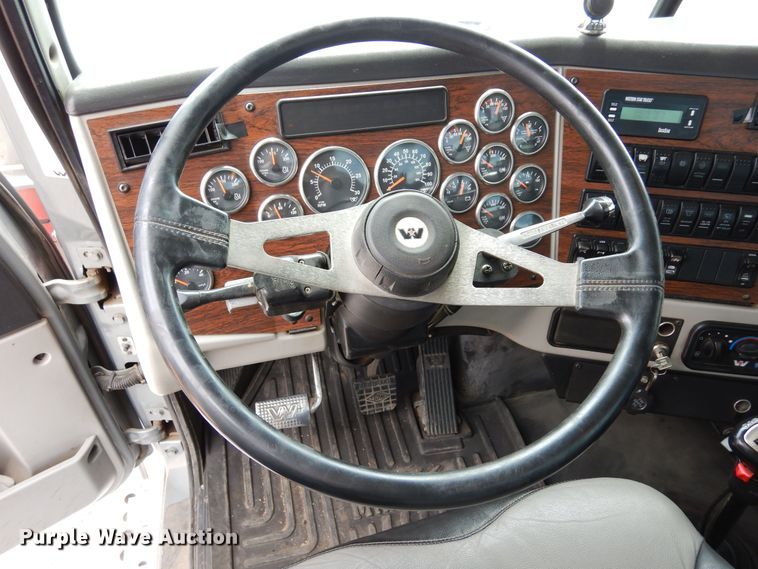 image for item DR1267 2012 Western Star W4900SF  semi truck