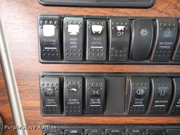 image for item DR1267 2012 Western Star W4900SF  semi truck