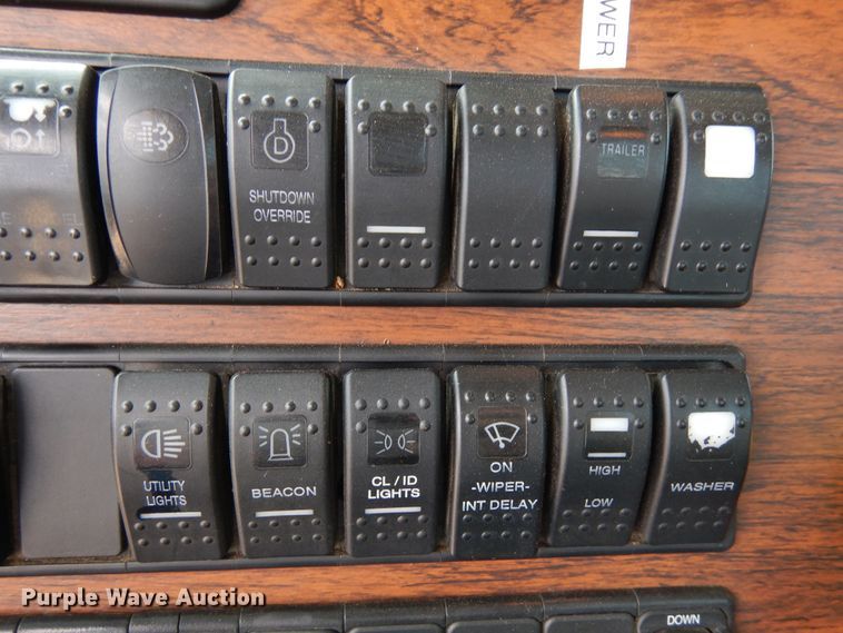 image for item DR1267 2012 Western Star W4900SF  semi truck