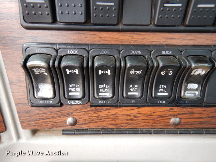 image for item DR1267 2012 Western Star W4900SF  semi truck