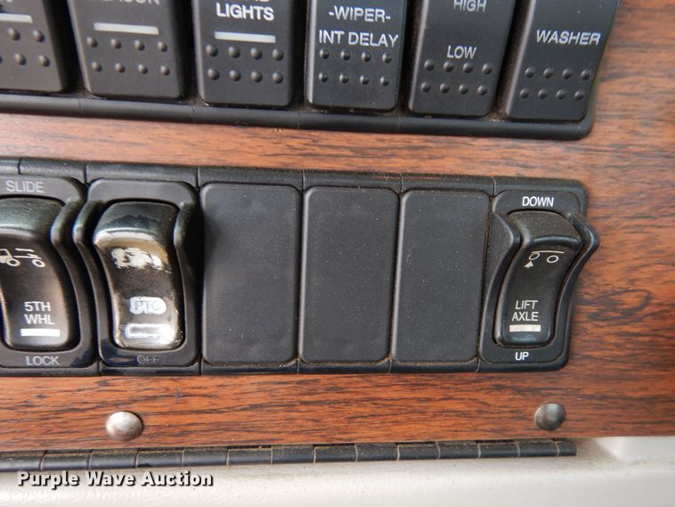 image for item DR1267 2012 Western Star W4900SF  semi truck