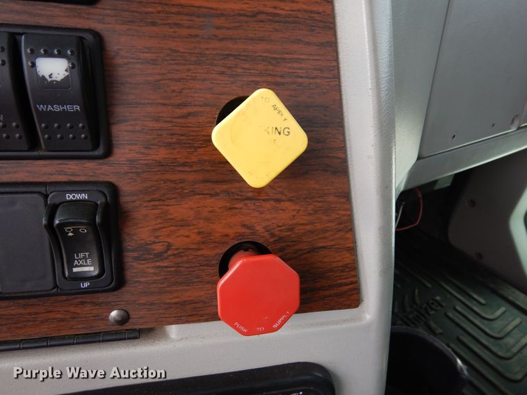 image for item DR1267 2012 Western Star W4900SF  semi truck