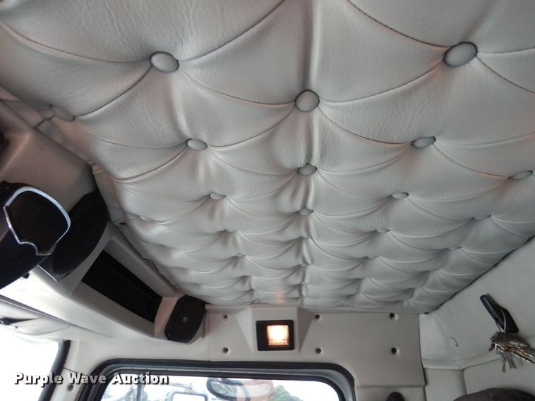 image for item DR1267 2012 Western Star W4900SF  semi truck