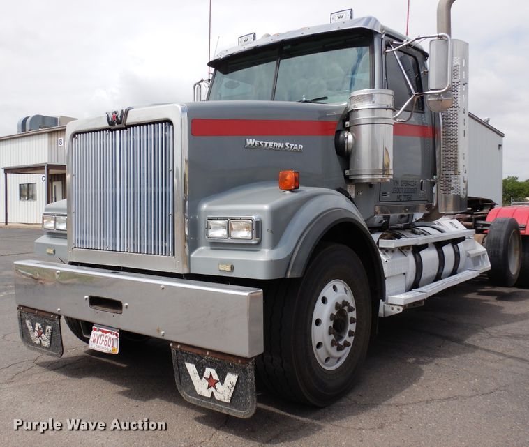 image for item DR1267 2012 Western Star W4900SF  semi truck
