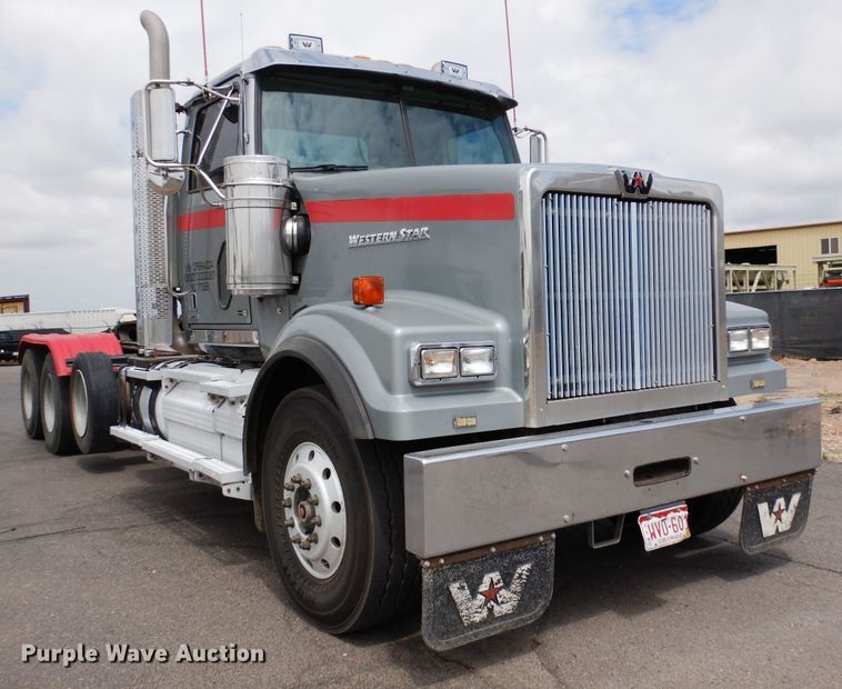 image for item DR1267 2012 Western Star W4900SF  semi truck