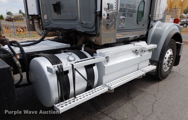 image for item DR1267 2012 Western Star W4900SF  semi truck