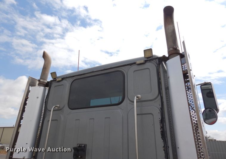image for item DR1267 2012 Western Star W4900SF  semi truck