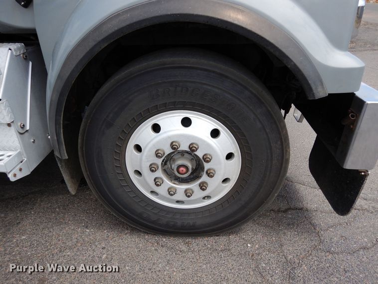 image for item DR1267 2012 Western Star W4900SF  semi truck