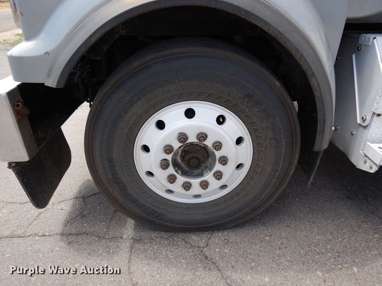 image for item DR1267 2012 Western Star W4900SF  semi truck